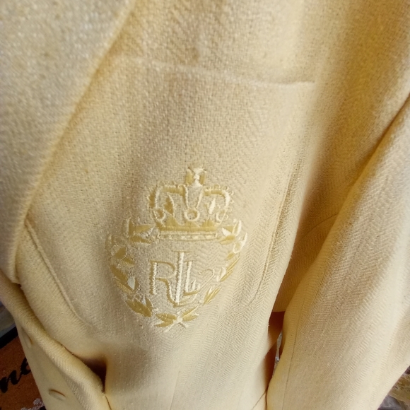 Blazer - Picture 3 of 4